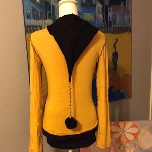 Waggon Paris Knit Pullover w/Pom Pom Hood Sz. Sm